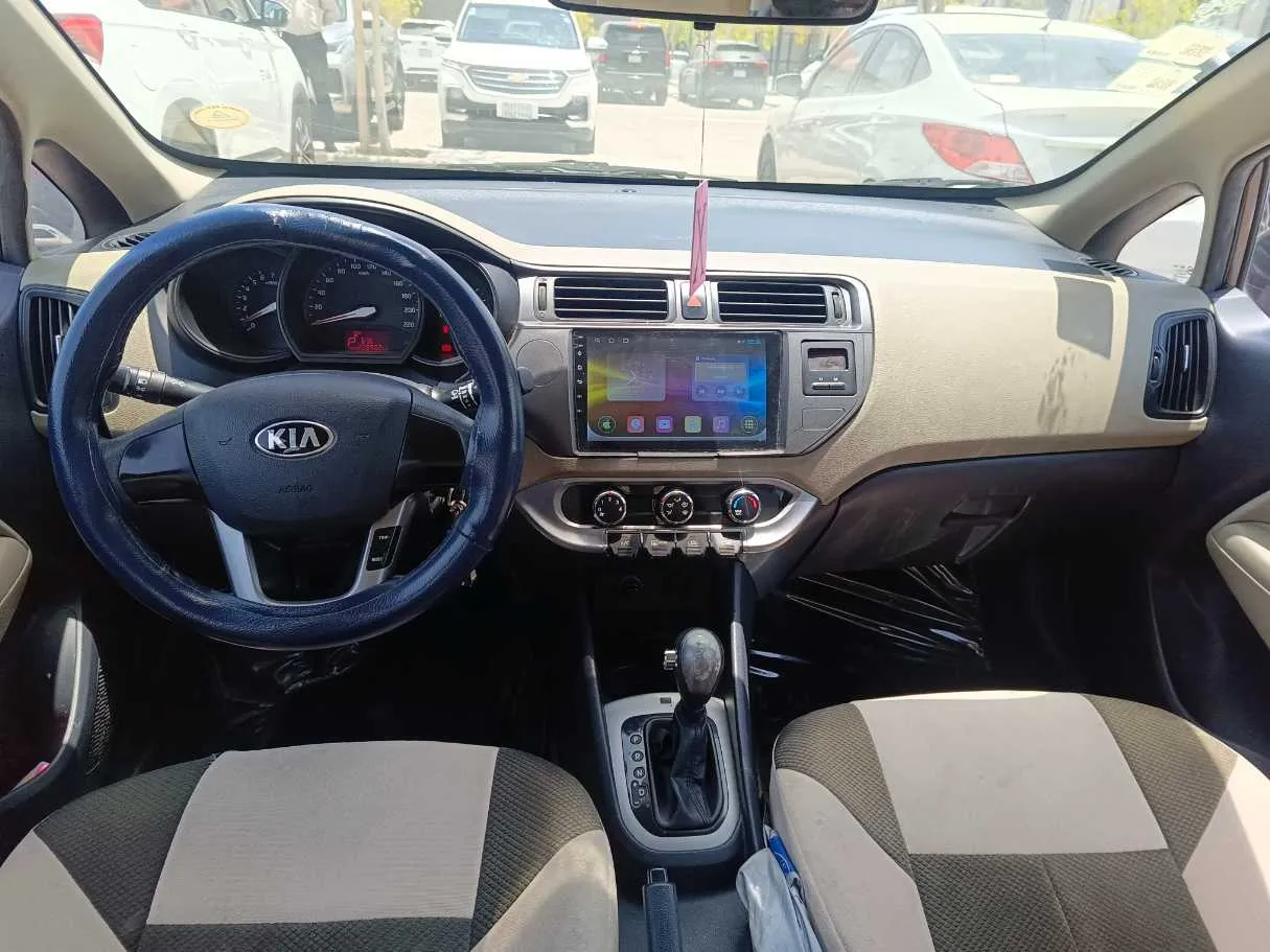 Car image 18