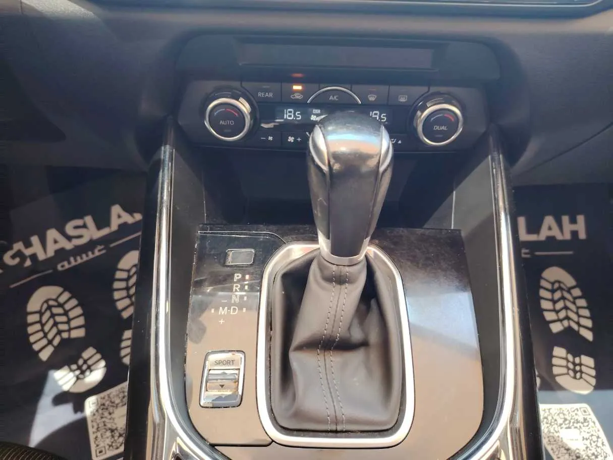 Car image 19