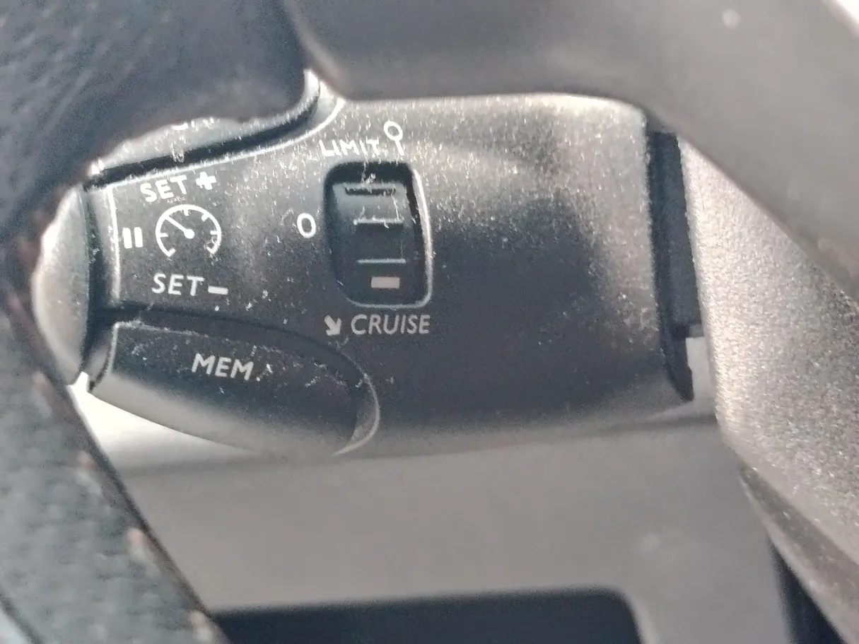 Car image 32