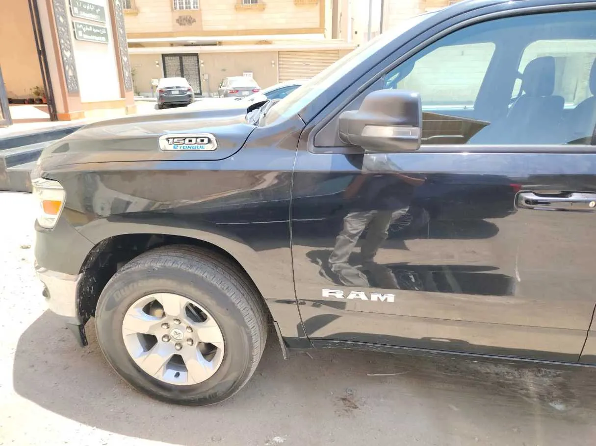 Car image 9