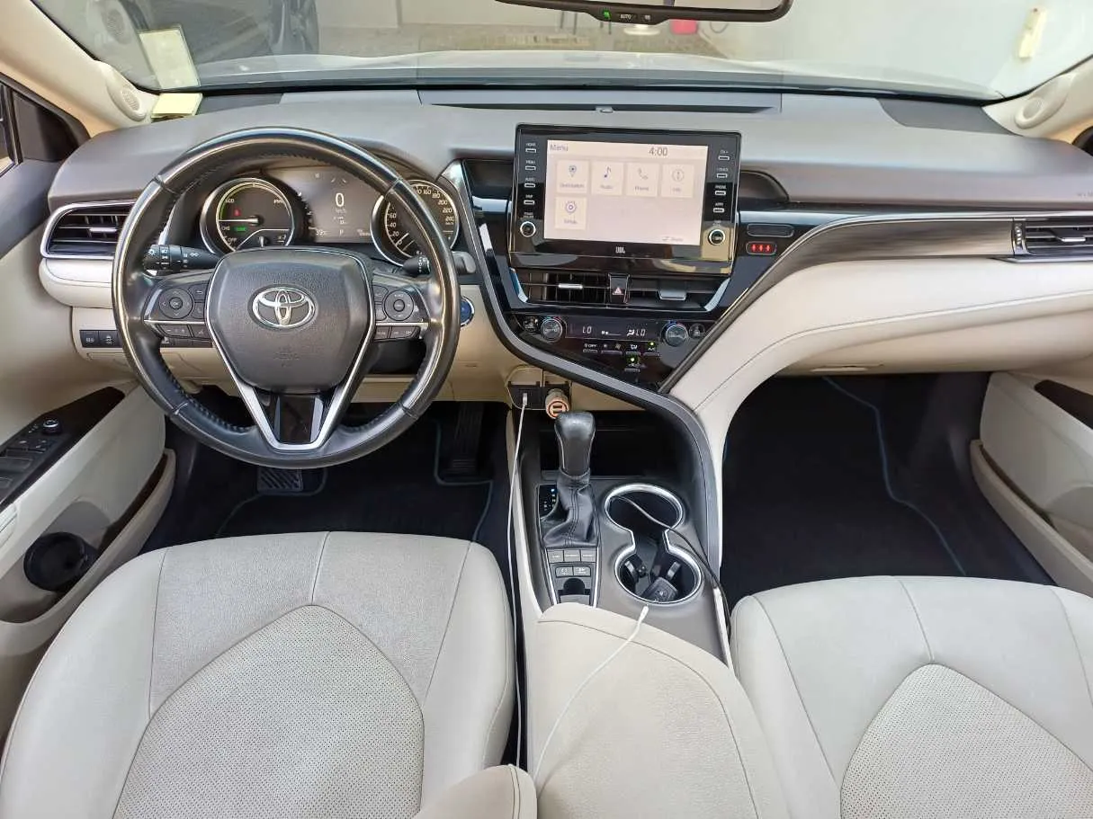 Car image 16