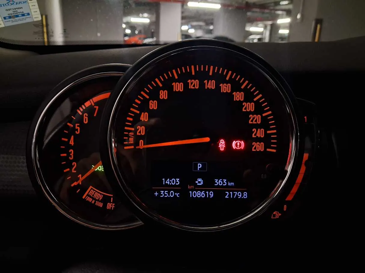 Car image 18