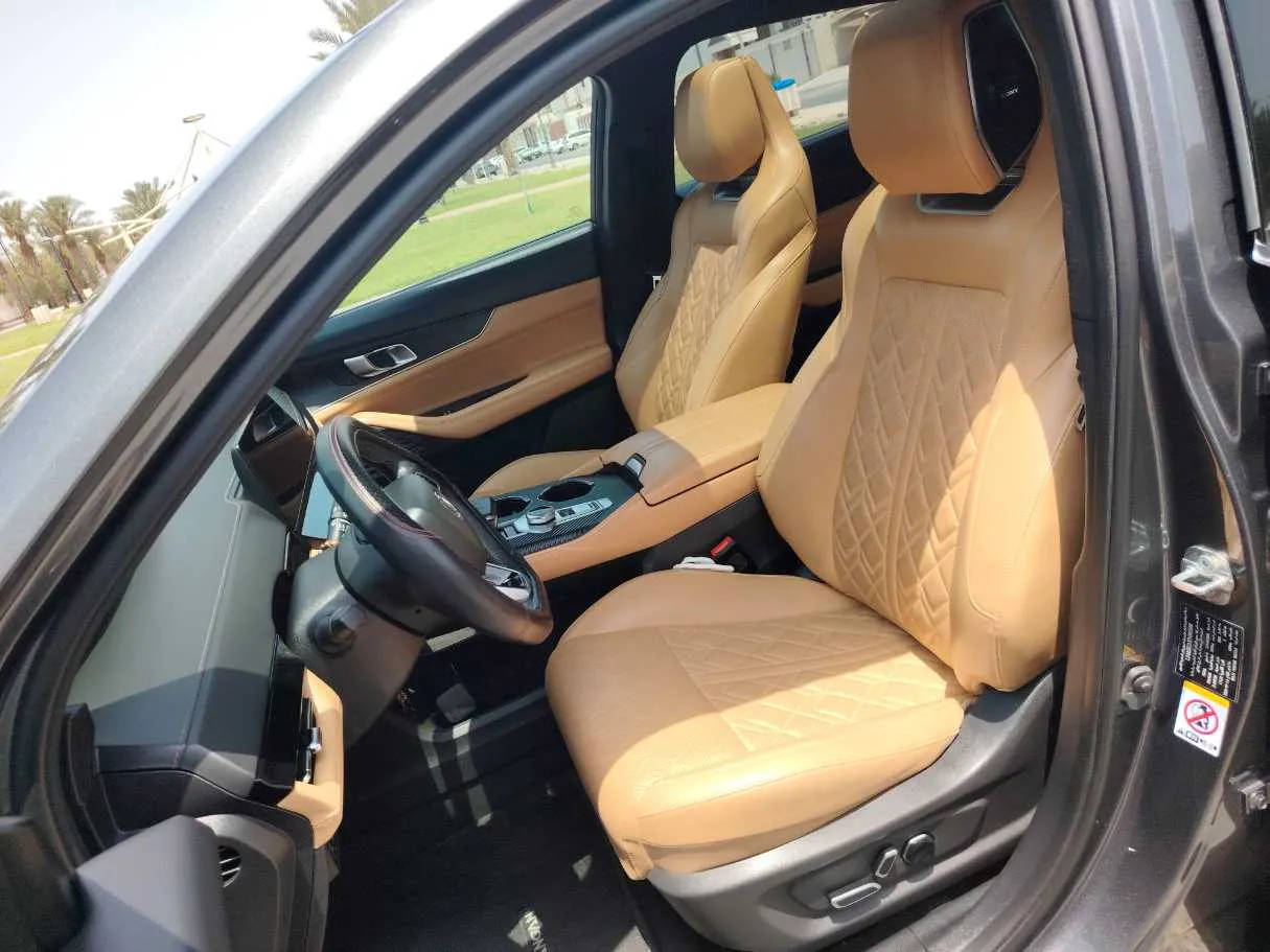 Car image 13