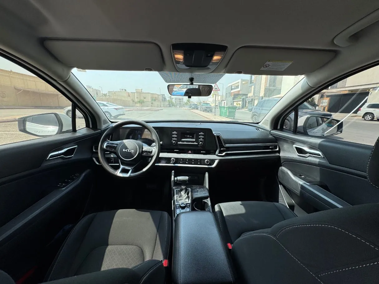 Car image 13