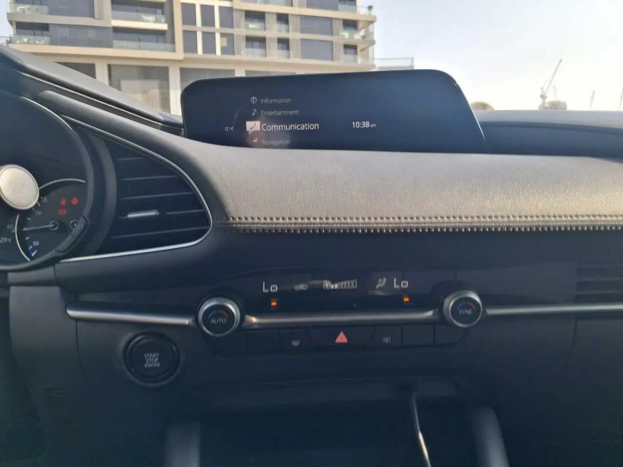 Car image 16