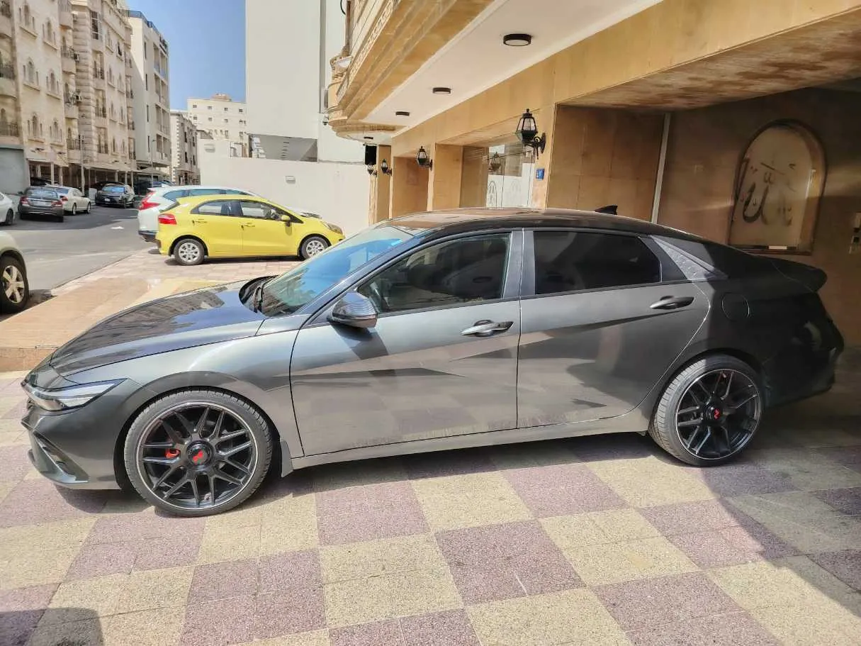 Car image 8