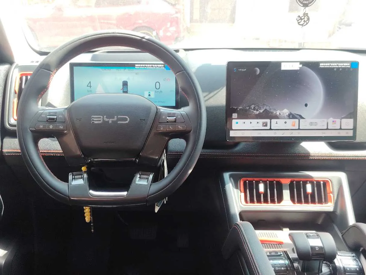 Car image 14