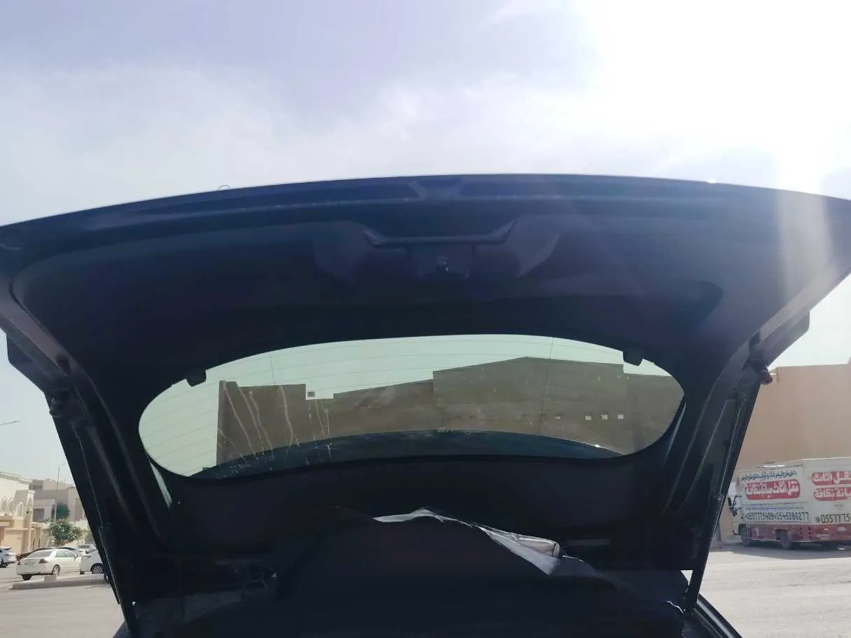 Car image 24