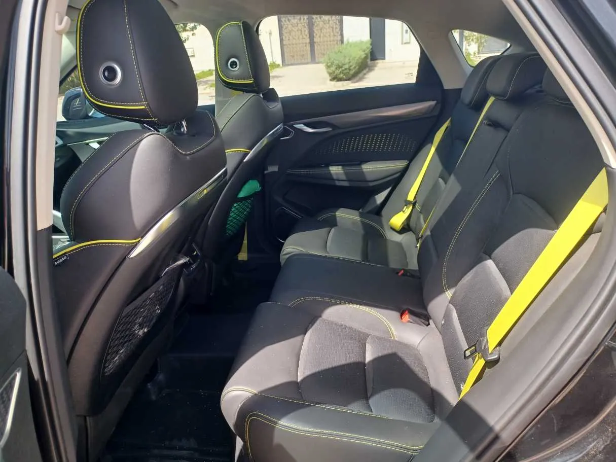 Car image 14