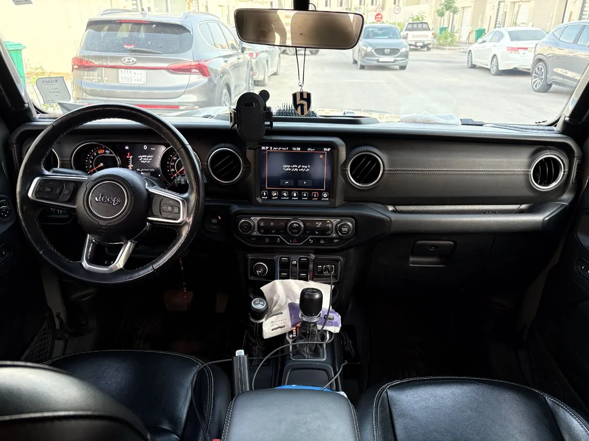 Car image 18