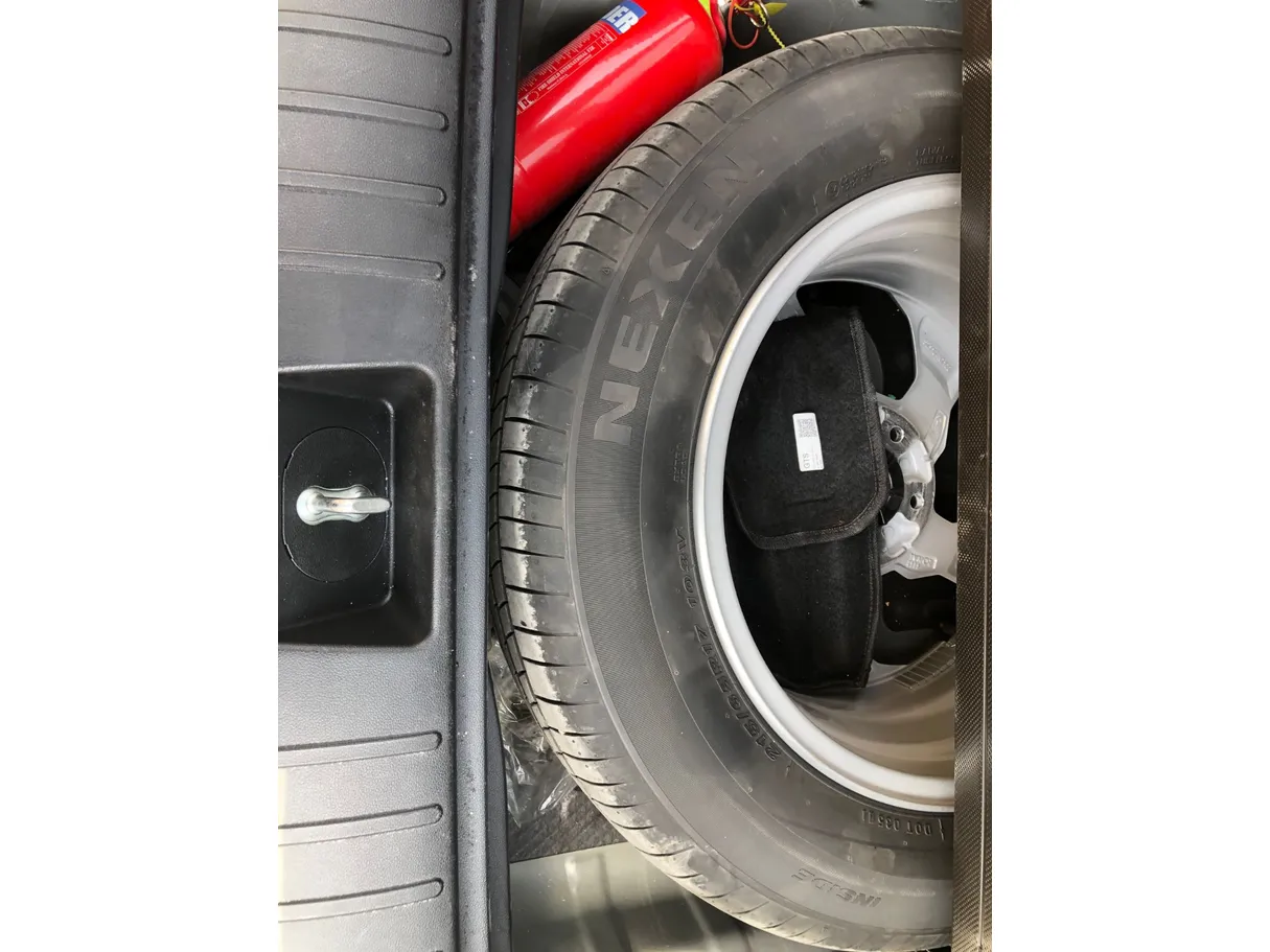 Car image 22