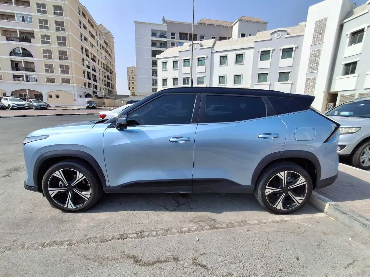 Car image 4