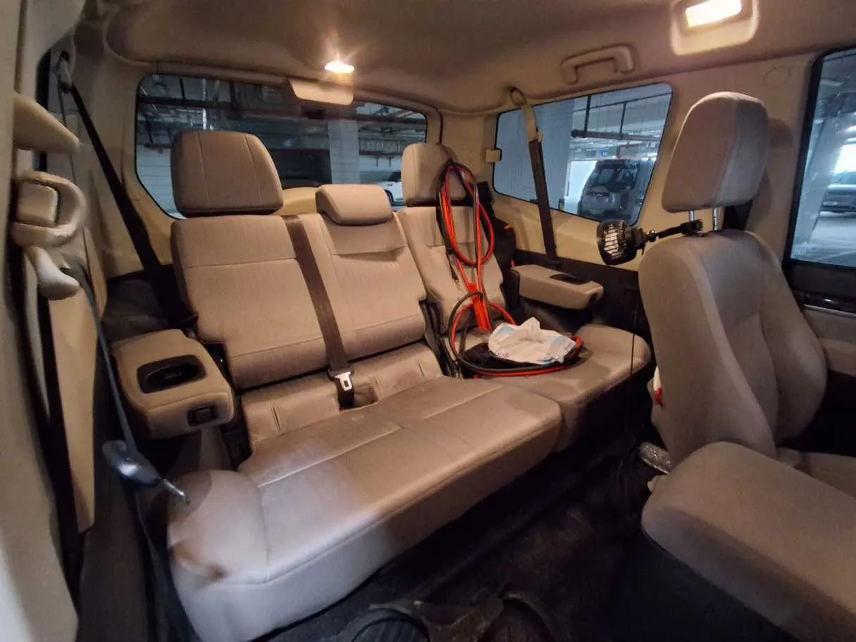 Car image 15