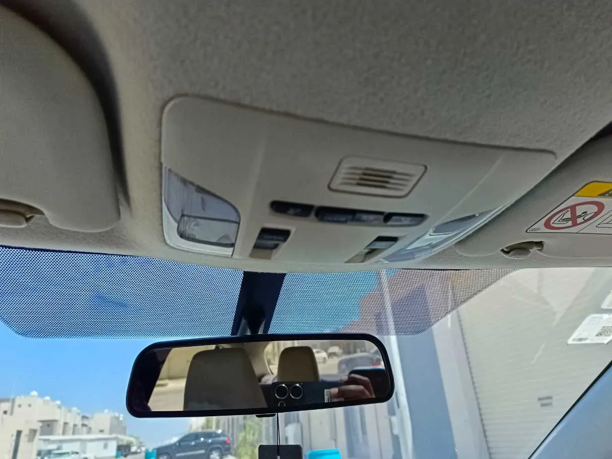 Car image 27
