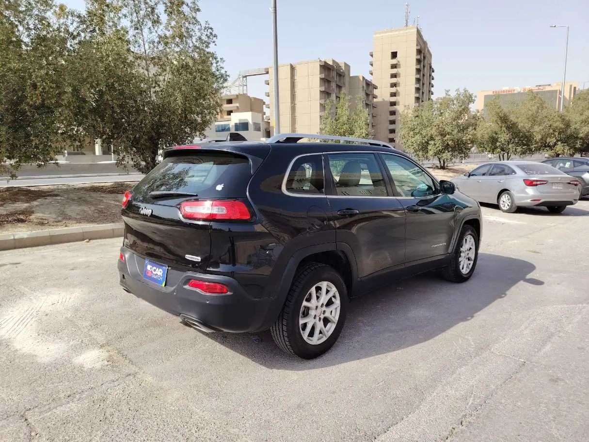 Car image 5