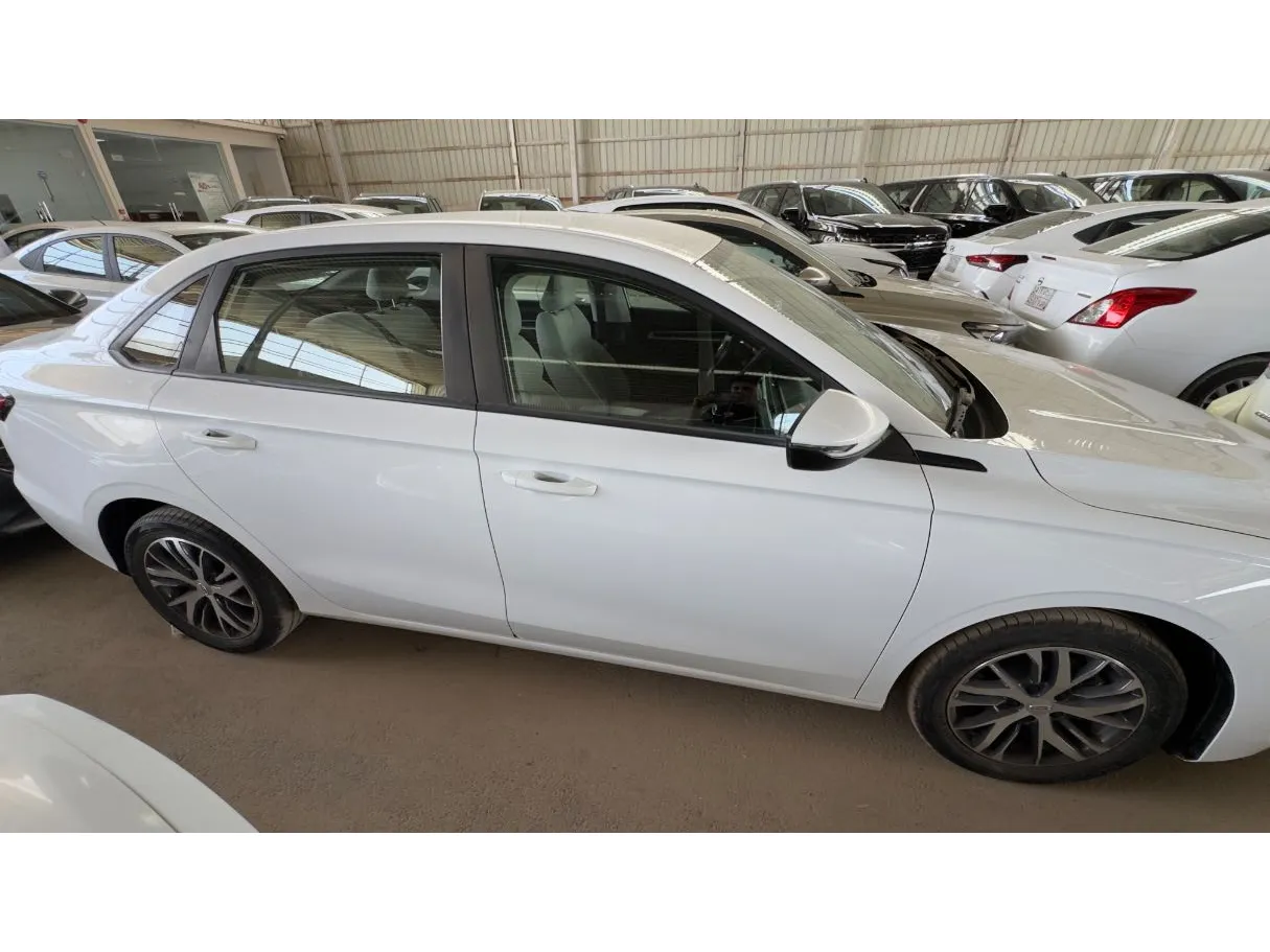 Car image 3
