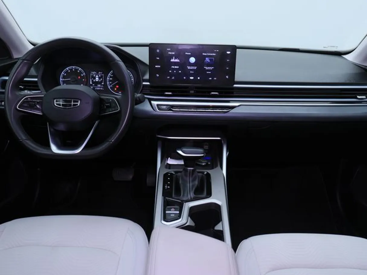 Car image 14