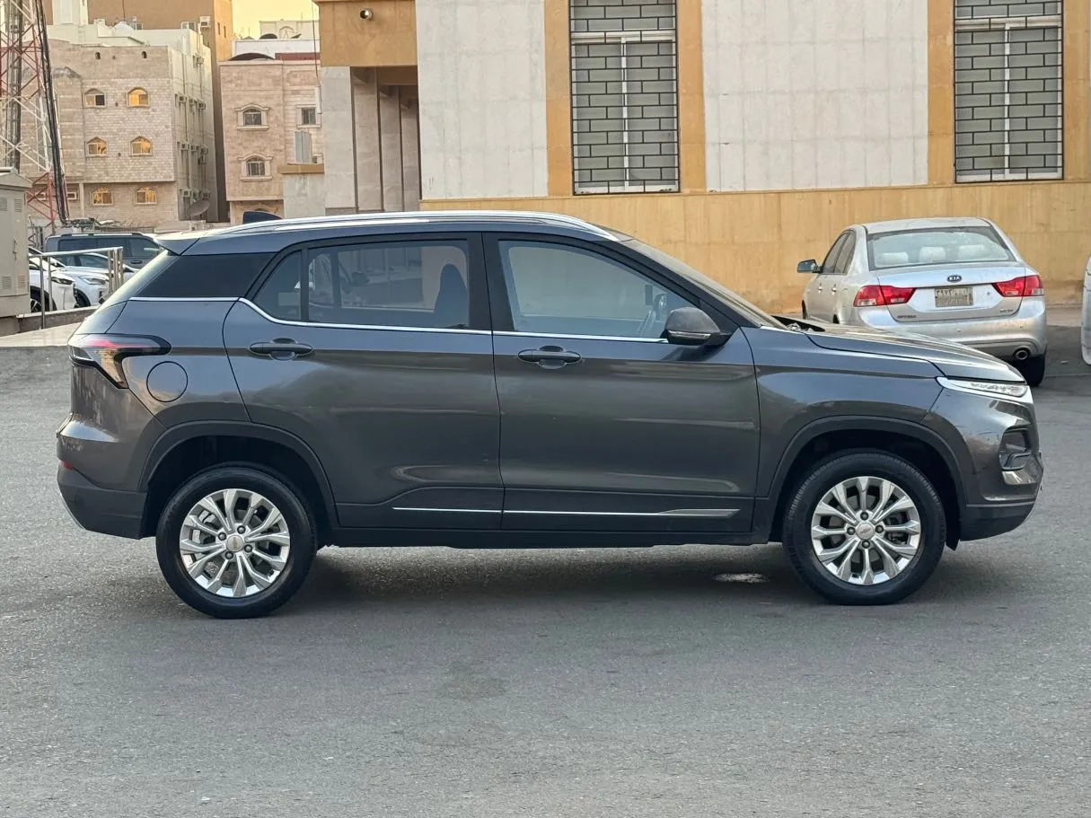 Car image 4