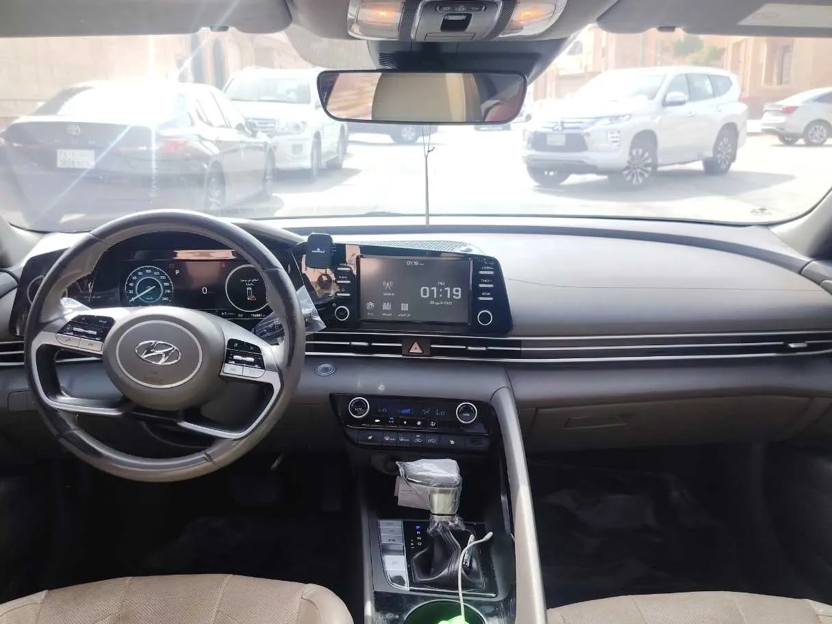 Car image 16