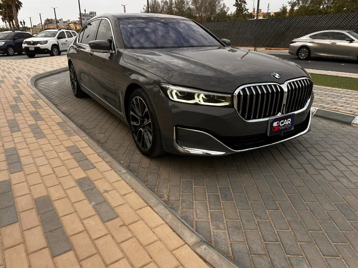 Car image 3