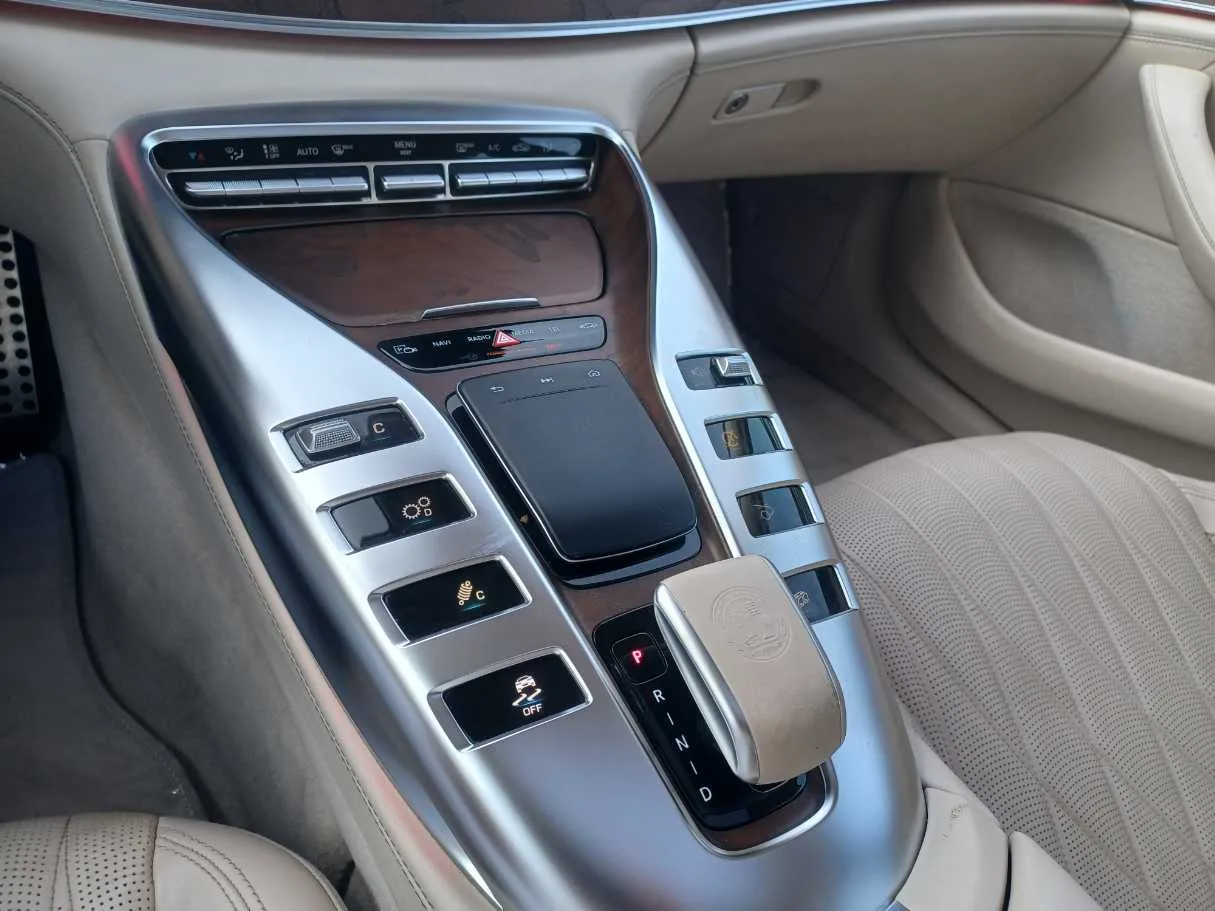 Car image 17