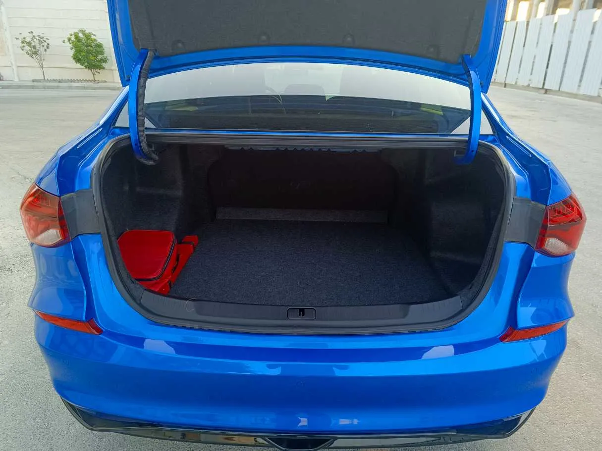 Car image 26