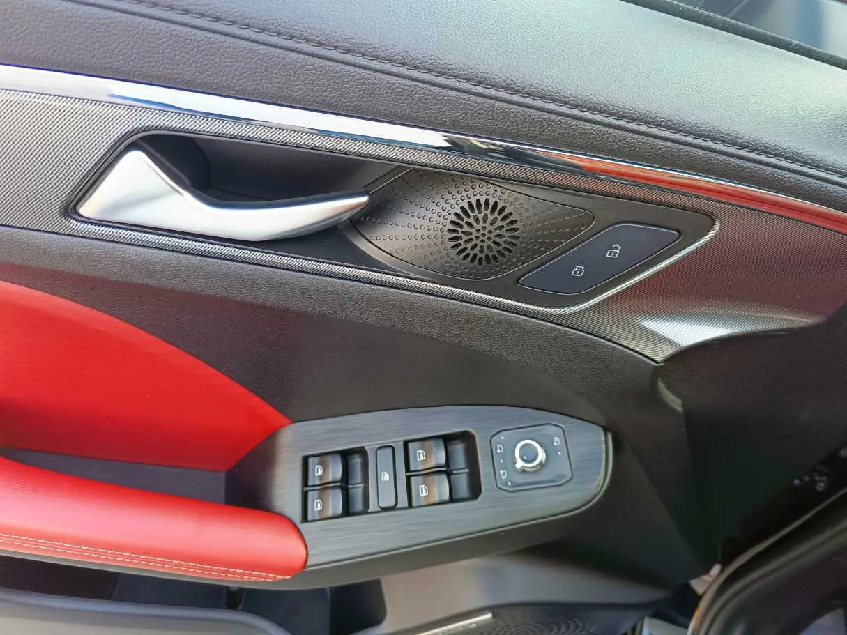 Car image 35