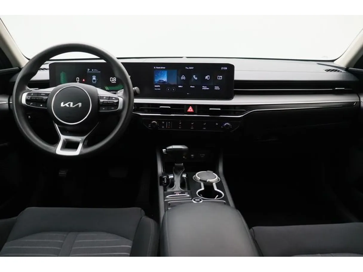 Car image 14