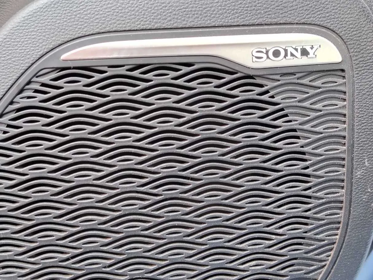 Car image 30