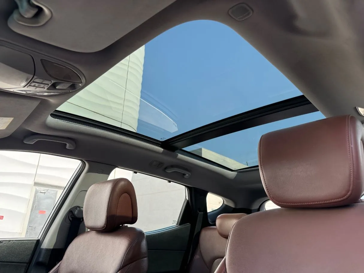 Car image 14