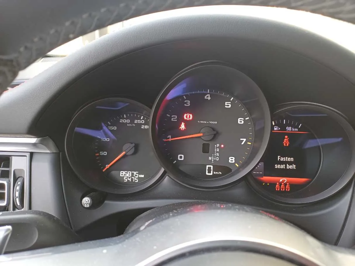 Car image 18