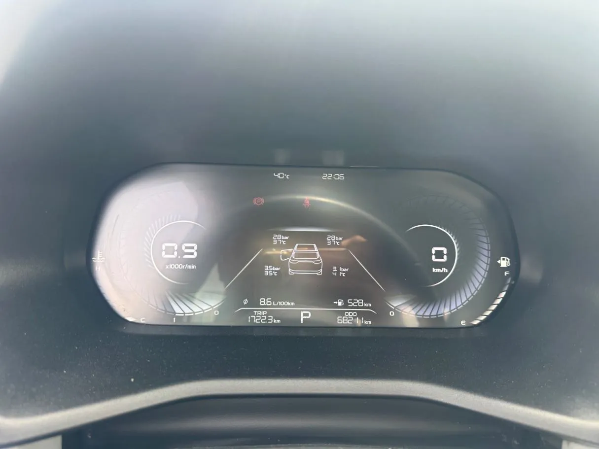 Car image 10