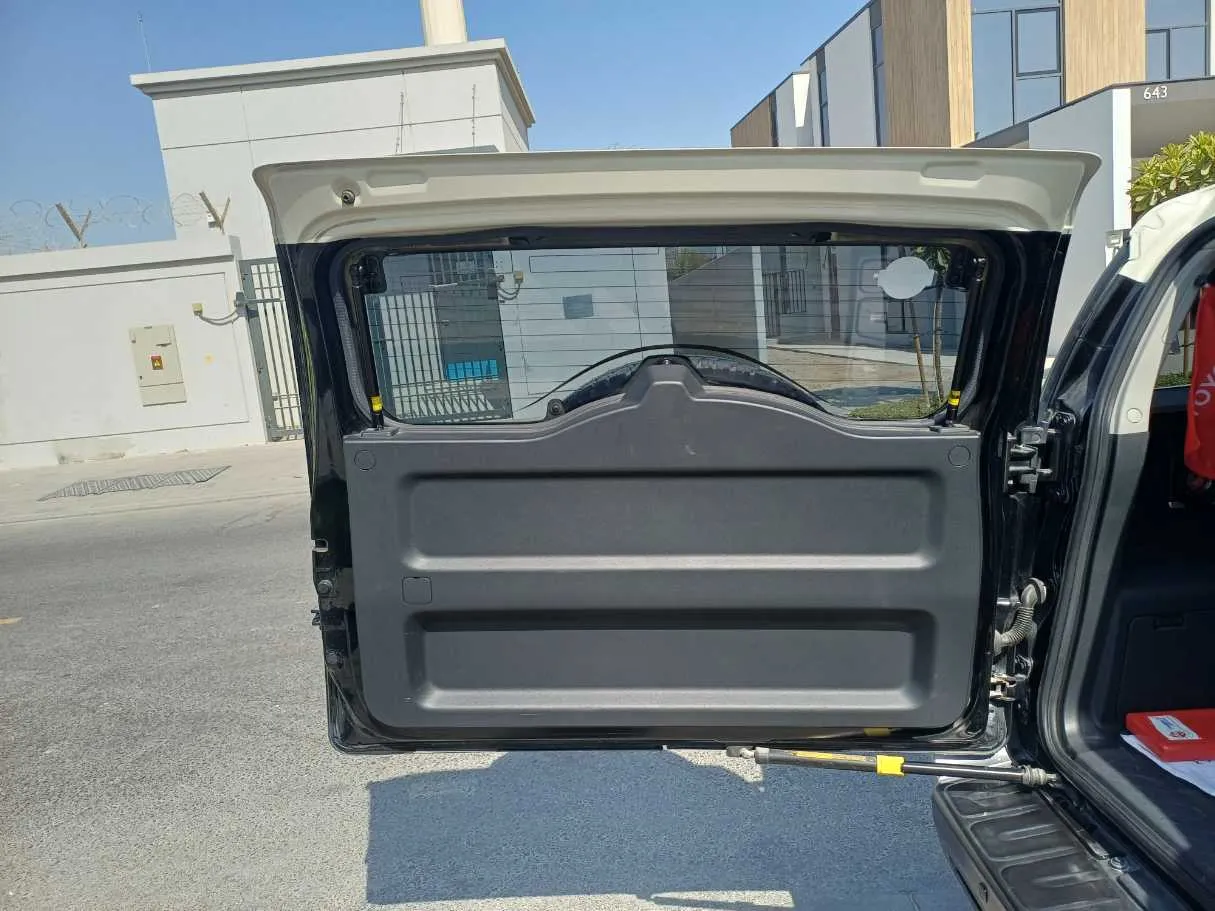 Car image 11