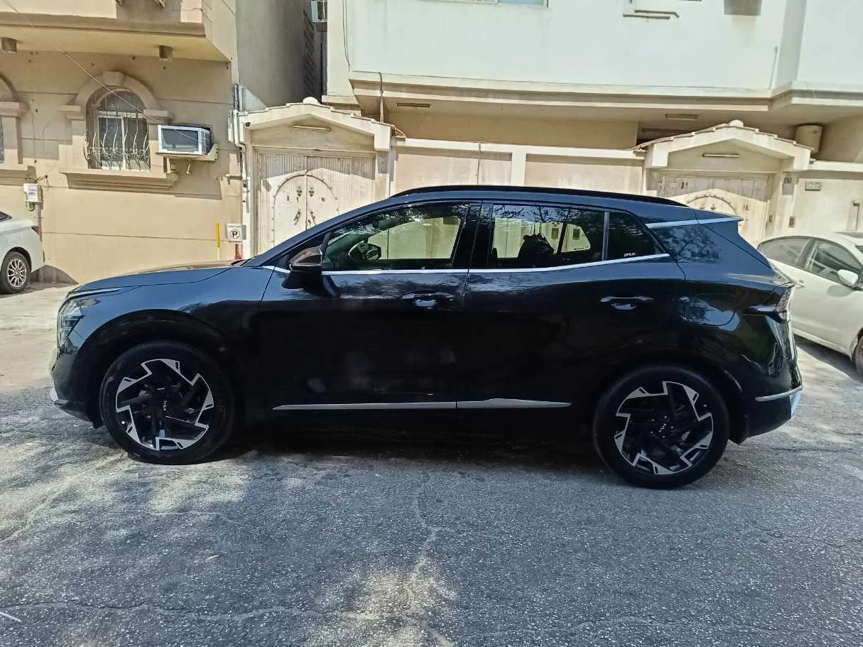 Car image 8
