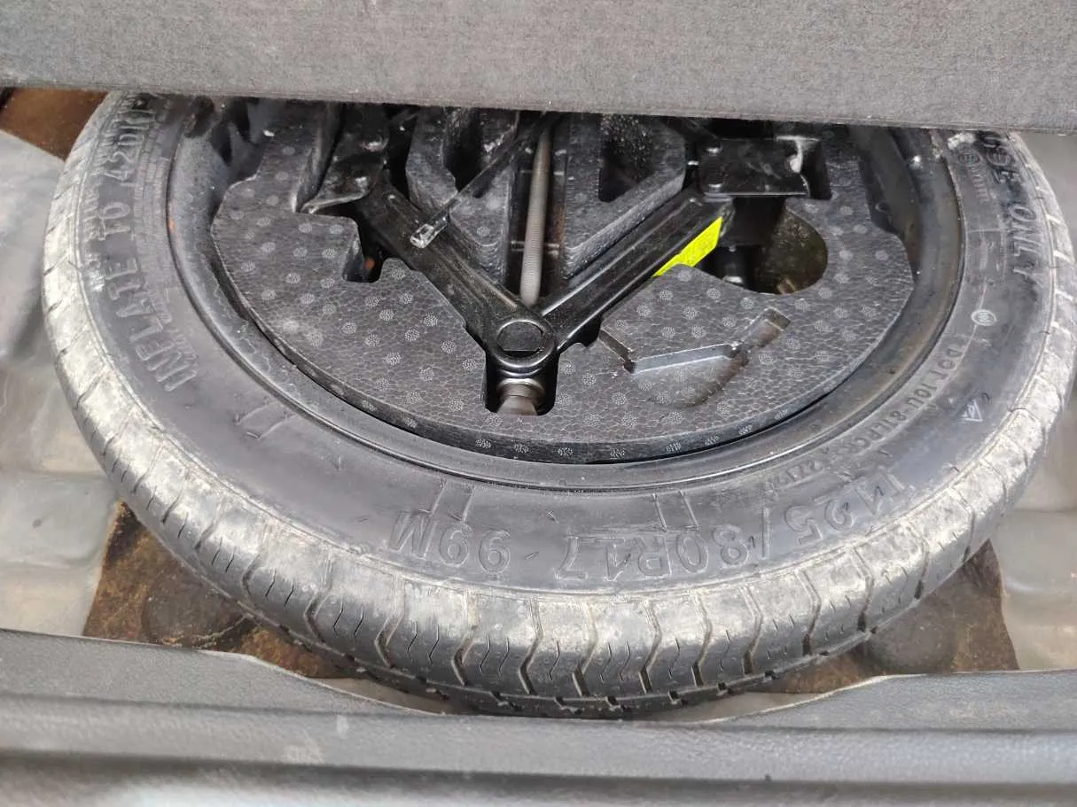 Car image 20