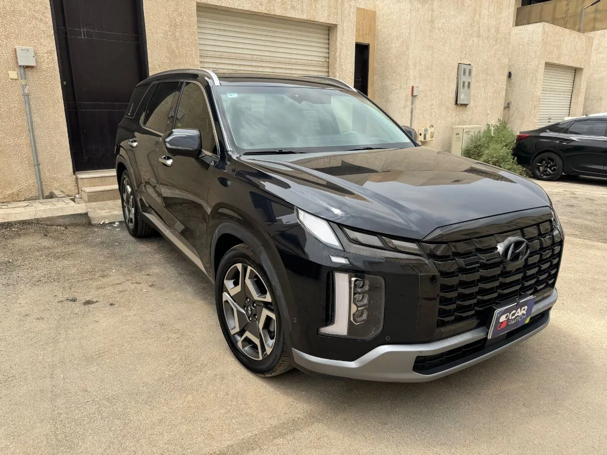 Car image 3