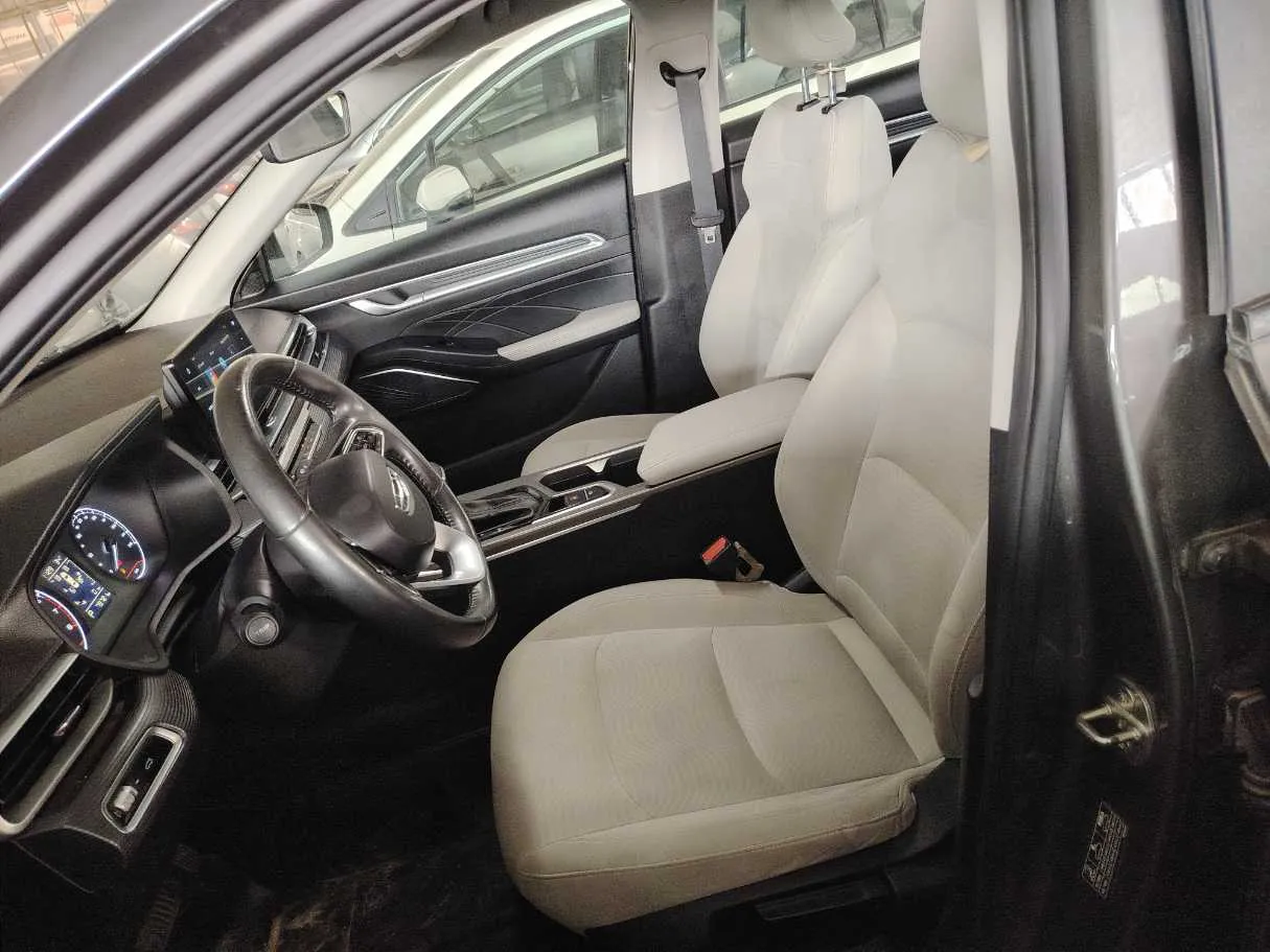 Car image 13