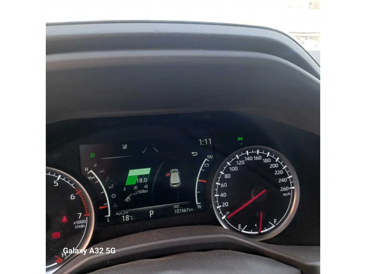 Car image 24