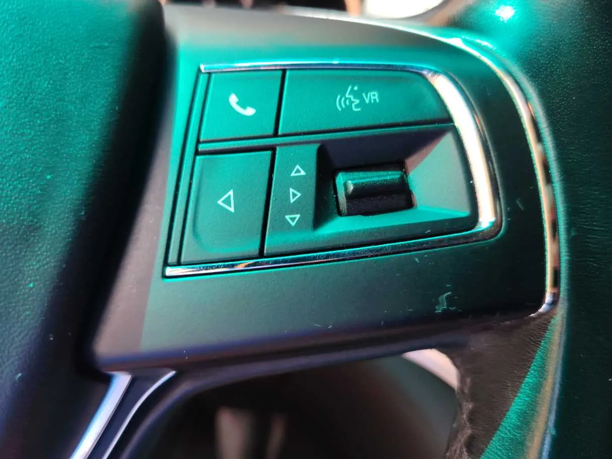 Car image 28