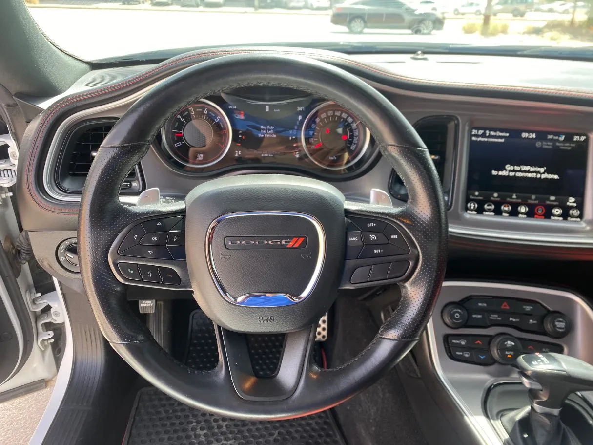 Car image 16