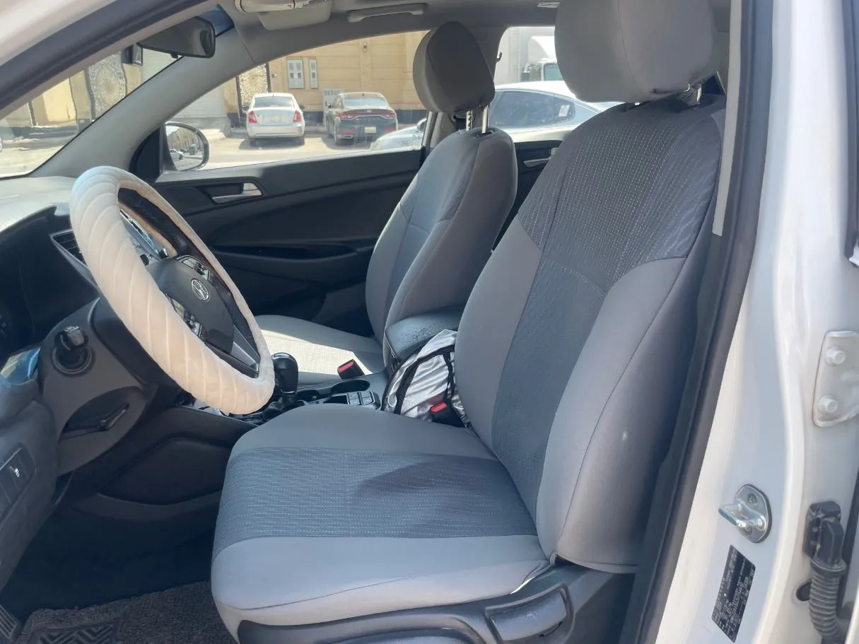 Car image 12