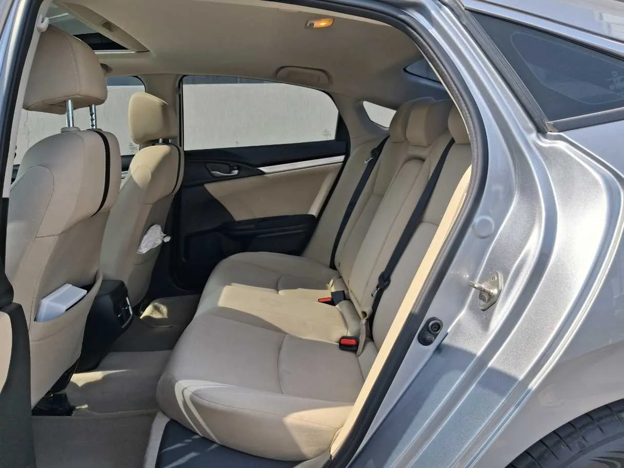 Car image 13