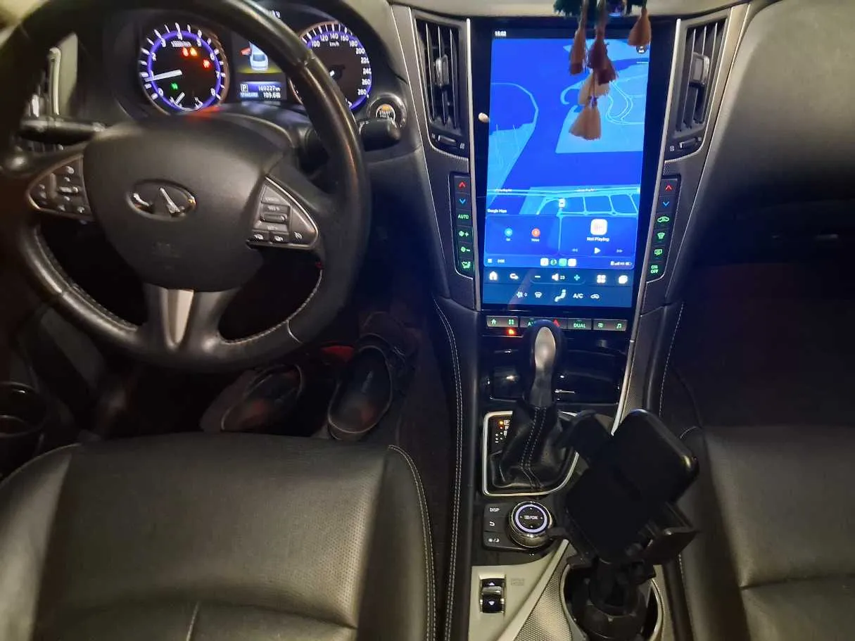 Car image 18