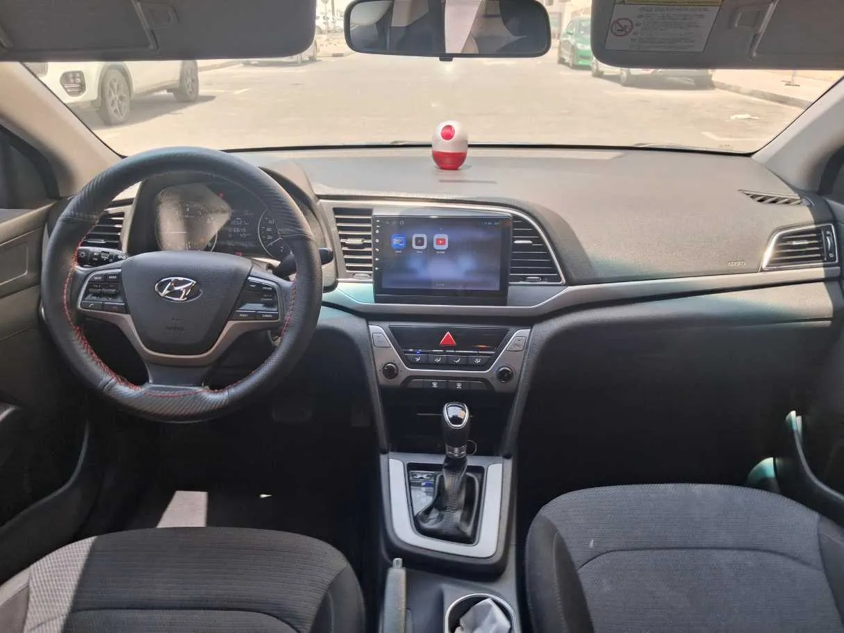 Car image 14