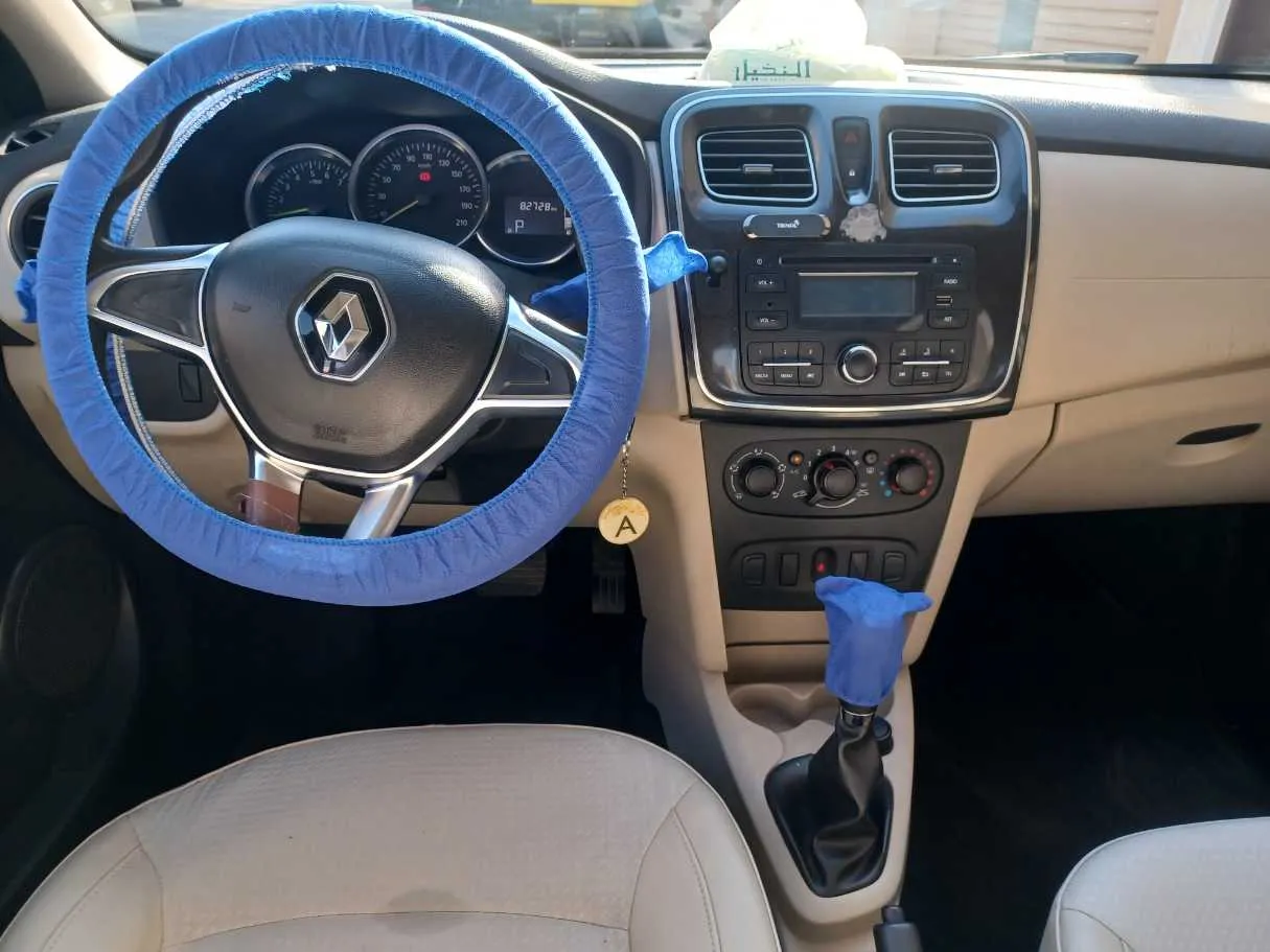 Car image 16