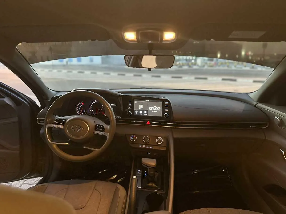 Car image 14