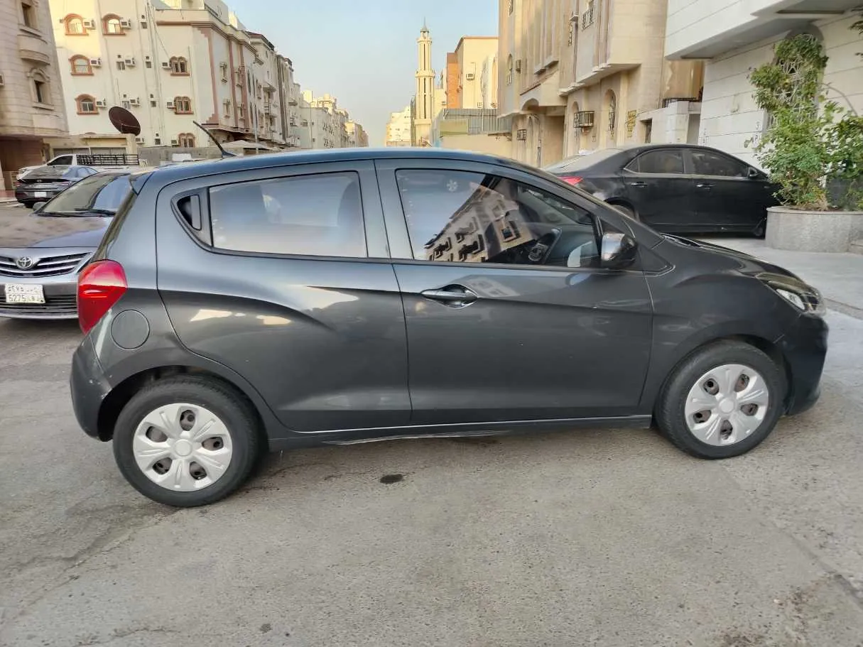 Car image 4