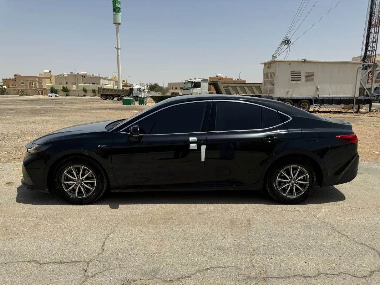 Car image 8