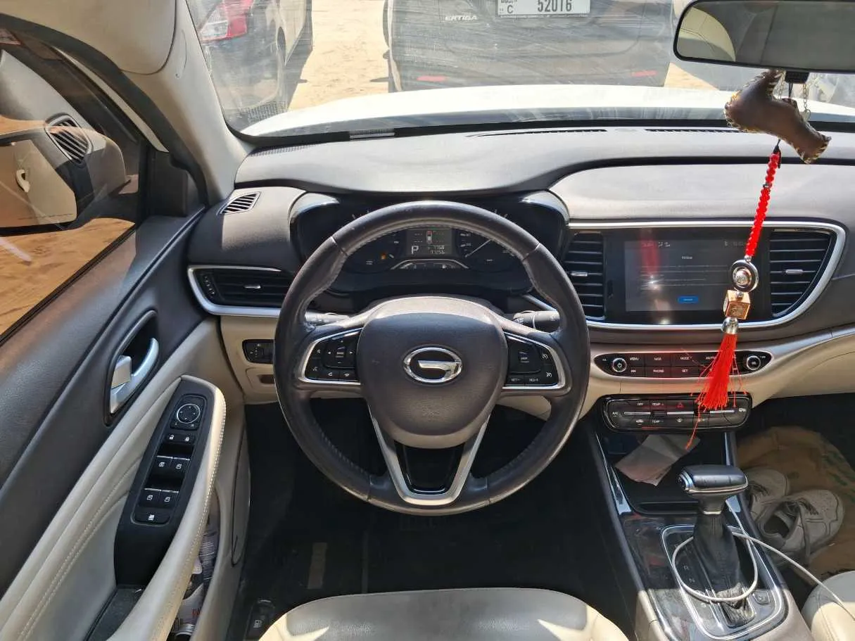 Car image 14
