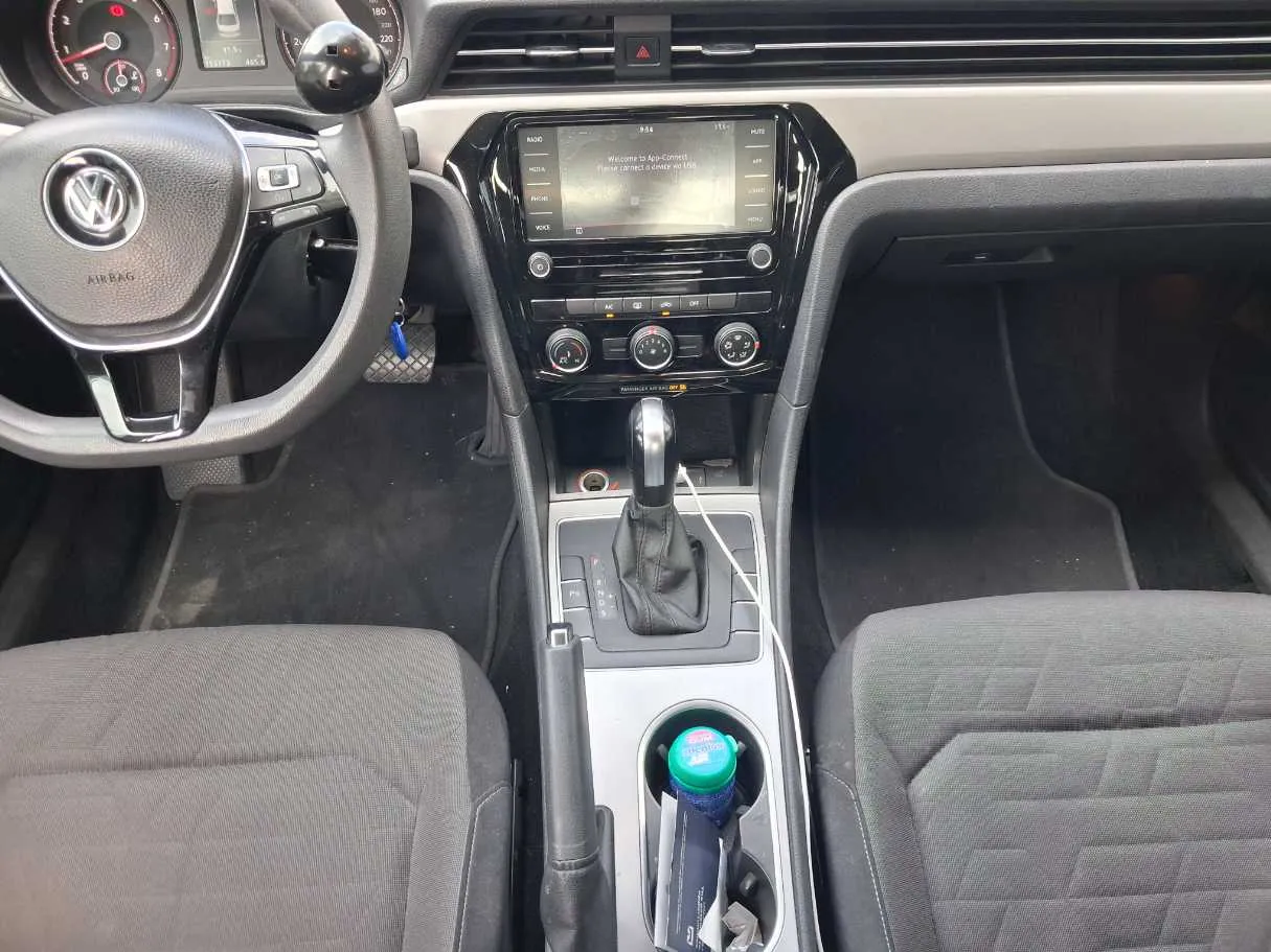 Car image 16